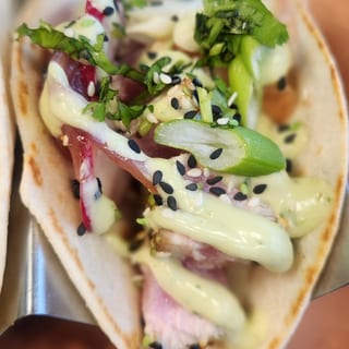 SESAME TUNA TACO